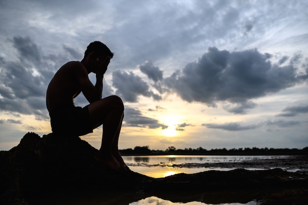 Los efectos de la falta de amigos en la salud mental y social