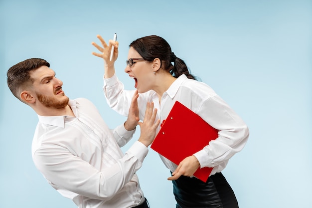 Comportamiento agresivo: causas, efectos y estrategias para relaciones saludables 4 Comportamiento agresivo: causas, efectos y estrategias para relaciones saludables