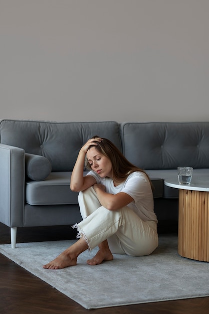 Manejando la ansiedad y el estrés: síntomas, diferencias, autoevaluación y recursos