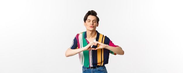 Señales de que una persona orgullosa te extraña y quiere volver contigo 4 Señales de que una persona orgullosa te extraña y quiere volver contigo