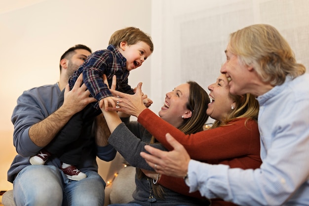 Cultivando la gratitud en el hogar: prácticas, consejos y actividades