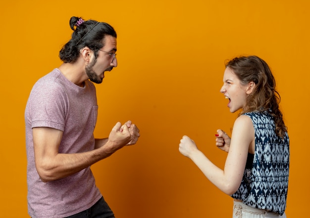 Mejorando la comunicación: La importancia de la escucha activa en el trabajo, las relaciones y la educación 4 Mejorando la comunicación: La importancia de la escucha activa en el trabajo, las relaciones y la educación