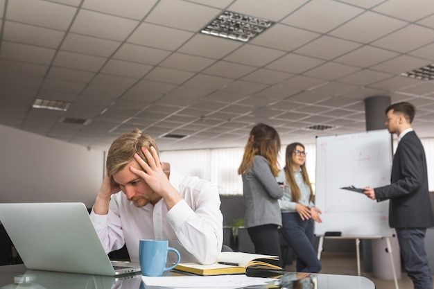 Manejo de la ansiedad laboral: estrategias, identificación, consejos y soluciones 4 Manejo de la ansiedad laboral: estrategias, identificación, consejos y soluciones