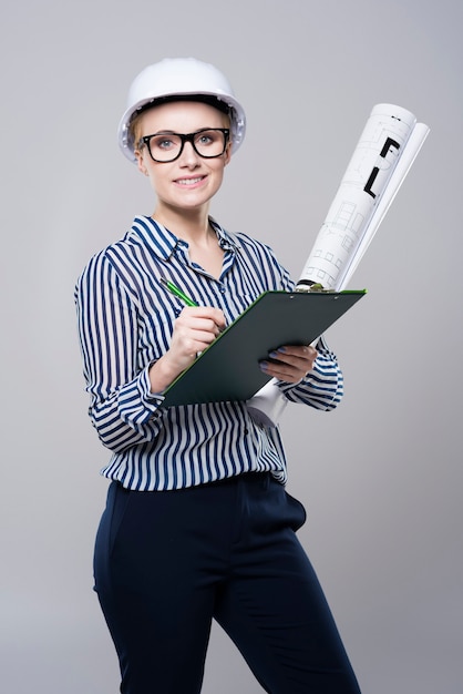 Explorando las especialidades de ingeniería civil, eléctrica y mecánica: Maestrías en acción