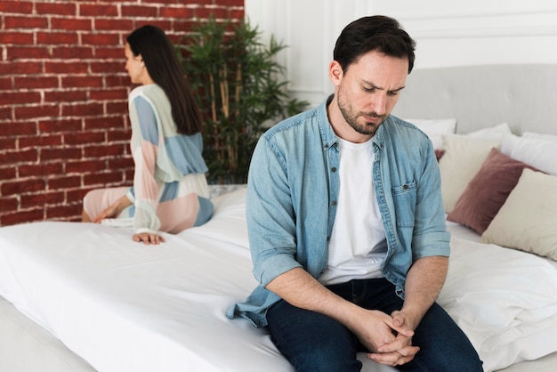 Superando el dolor de una ruptura amorosa: consejos, factores, etapas y recuperación