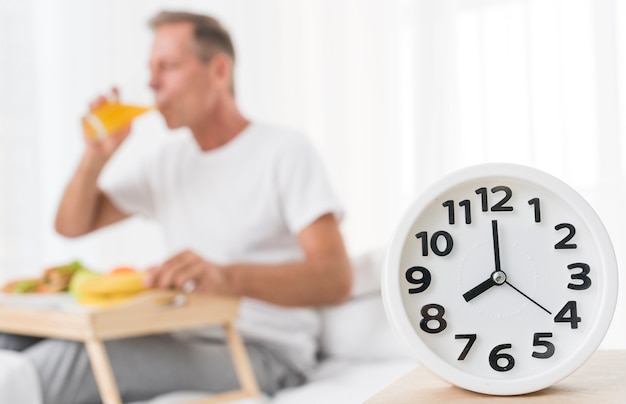El arte de esperar: tiempo saludable en relaciones y citas