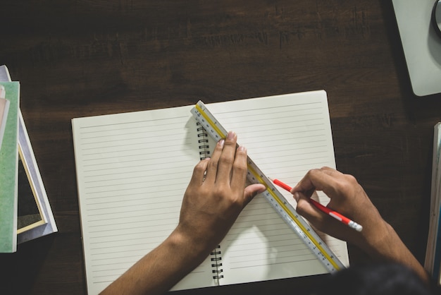 Gana dinero escribiendo libros: opciones de pago y plataformas remuneradas