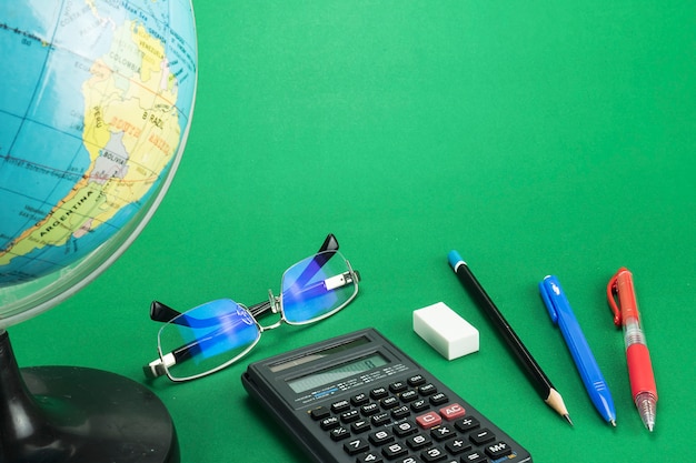 La economía y su impacto en la educación: una mirada integral