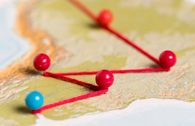 El destino en la filosofía de Platón: una mirada a su concepción, papel en la teoría de las Ideas, estructura del alma y su influencia en la ética