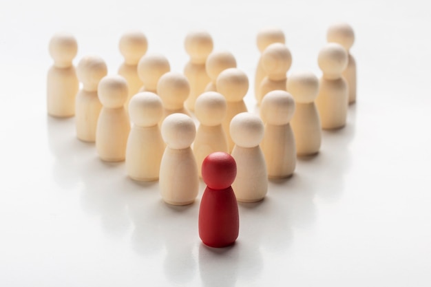 Claves para un liderazgo de equipo exitoso: comunicación, motivación, empoderamiento y resolución de conflictos