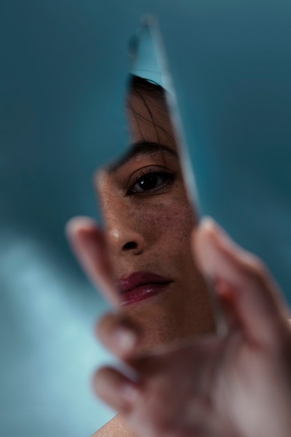 La complejidad del sentimiento humano: neurociencia y entorno social 4 La complejidad del sentimiento humano: neurociencia y entorno social