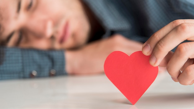 Superando la dependencia emocional: Pasos prácticos para la recuperación y crecimiento