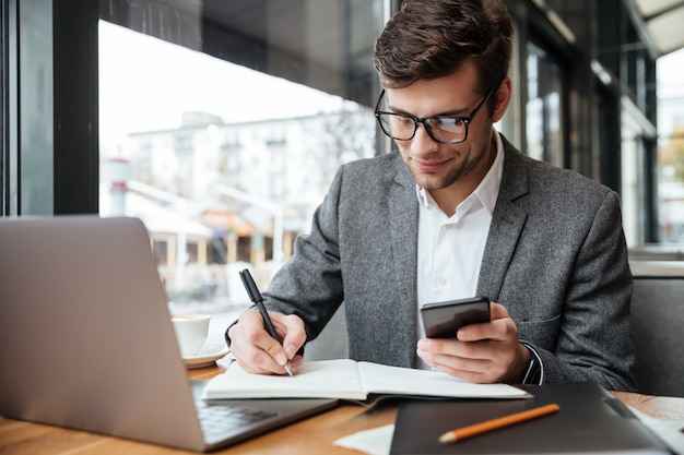 Emprende tu camino hacia el éxito: Ideas, pasos, consejos y herramientas para emprendedores autónomos