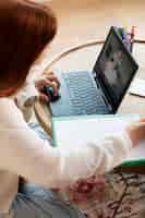 Apoyo emocional a distancia: Estrategias efectivas para animar a alguien triste