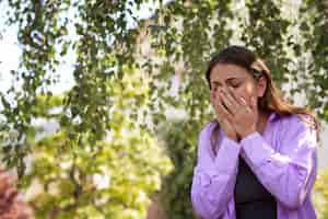 4 formas efectivas de controlar la verborrea: tratamientos, remedios naturales, terapias y medicamentos