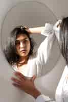 Terapia del espejo: beneficios y aplicaciones en rehabilitación física y mental