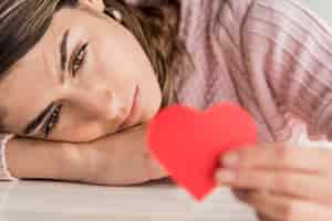 El poder del amor: bienestar emocional, relaciones interpersonales e identidad