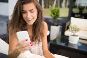 Las mejores aplicaciones para conocer mujeres solteras y encontrar tu pareja ideal