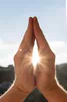 Descubriendo la esencia: Meditación, exploración religiosa, conexión con la naturaleza y ecospiritualidad
