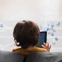 Riesgos de privacidad, ciberacoso, contenido inapropiado y adicción: peligros en redes sociales para niños