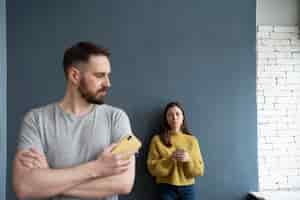 Recuperando la confianza: superando la desconfianza y cultivando relaciones saludables