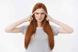 Egocentrismo: ejemplos y análisis en relaciones interpersonales, ámbito laboral e infancia